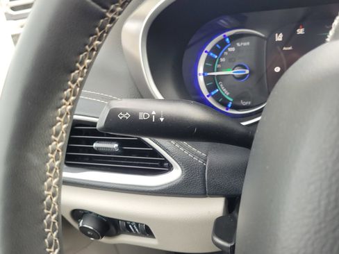 Used 2023 Chrysler Pacifica Touring-L image 20