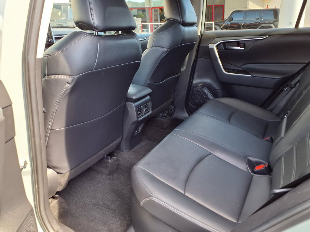 Certified 2021 Toyota RAV4 XLE Premium AWD/4WD image 23