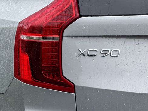 Certified 2023 Volvo XC90 T8 Plus image 30