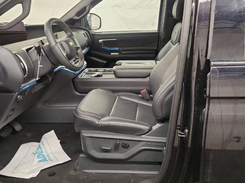Used 2025 Ford Expedition Platinum w/ Stealth Performance Package AWD/4WD image 5