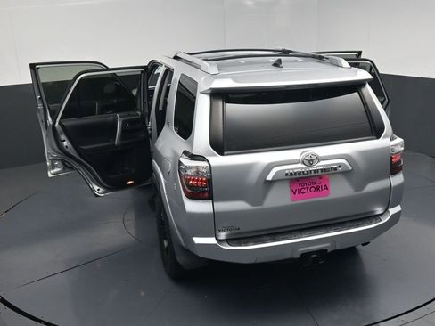 Used 2017 Toyota 4Runner SR5 RWD image 12