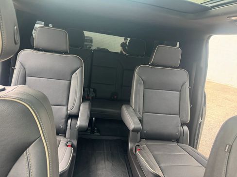 Used 2022 Chevrolet Suburban Premier AWD/4WD image 15
