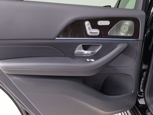 Used 2025 Mercedes-Benz GLS 450 4MATIC image 32