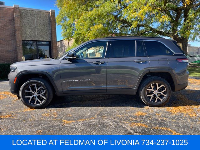 Used 2024 Jeep Grand Cherokee Limited AWD/4WD image 2