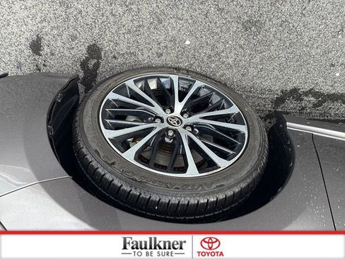 Used 2020 Toyota Camry SE w/ Convenience Package image 19