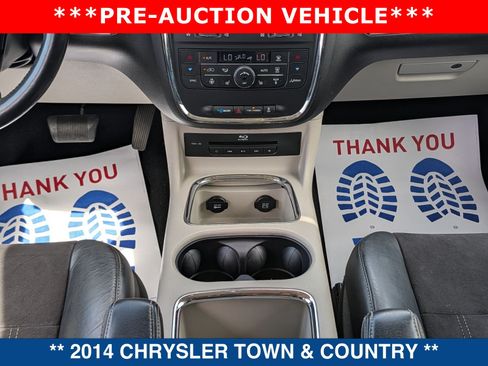 Used 2014 Chrysler Town & Country Touring-L FWD image 22