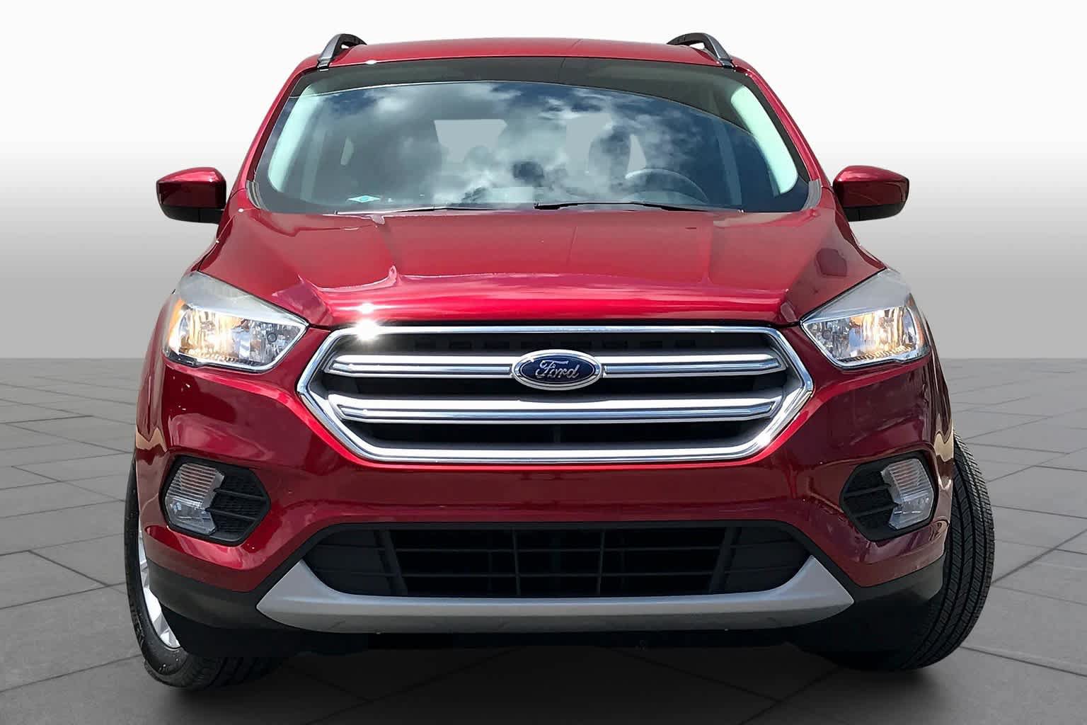 Used 2018 Ford Escape SE w/ SE Sync 3 Package AWD/4WD image 4