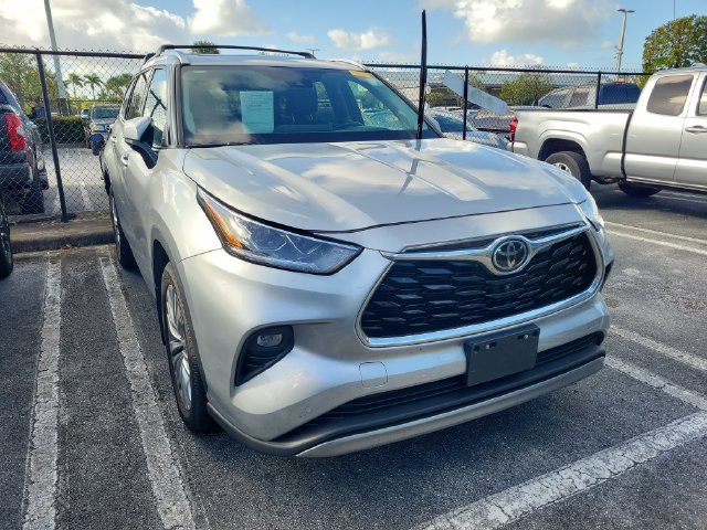 Used 2023 Toyota Highlander Platinum AWD/4WD image 3