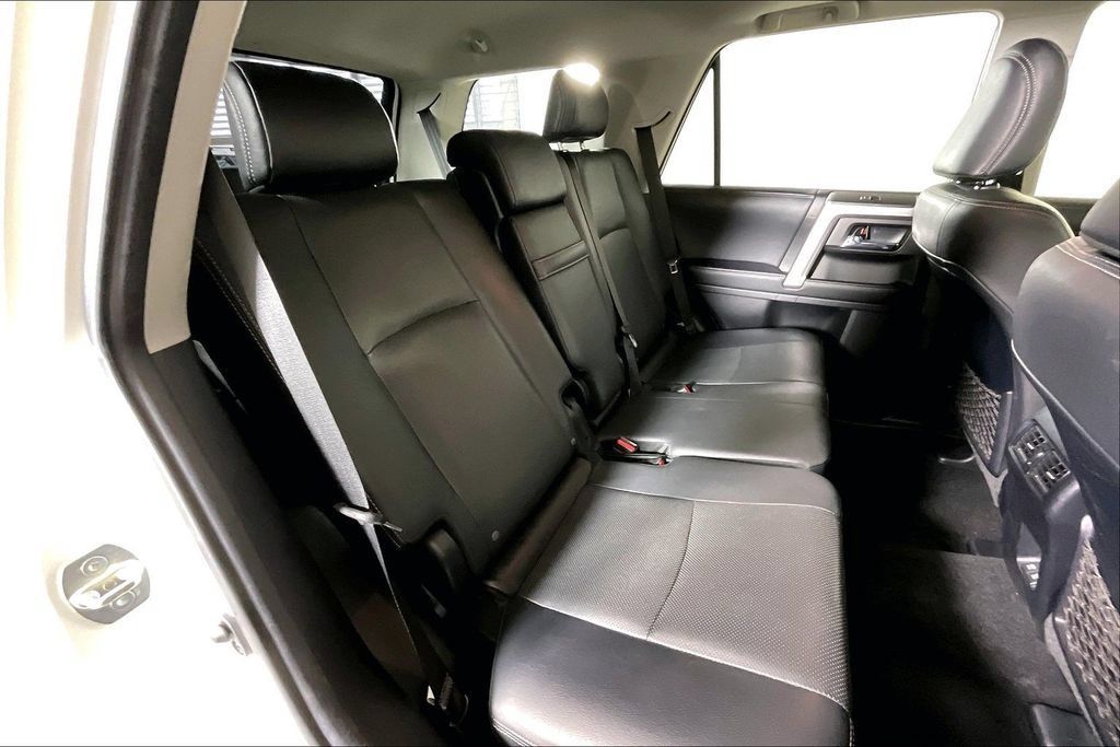 Used 2022 Toyota 4Runner Limited AWD/4WD image 26