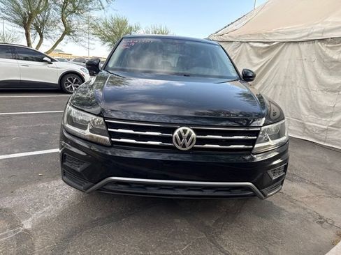 Used 2019 Volkswagen Tiguan SE w/ Panoramic Sunroof Package FWD image 2