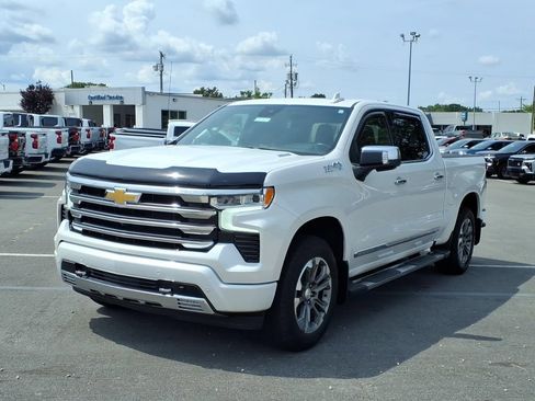Used 2023 Chevrolet Silverado 1500 High Country AWD/4WD image 3
