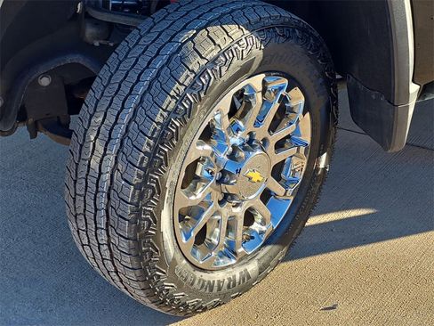 Used 2024 Chevrolet Silverado 2500 LTZ image 32