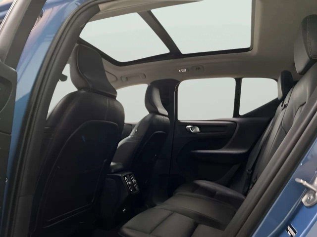 Used 2025 Volvo XC40 B5 Plus AWD/4WD image 28