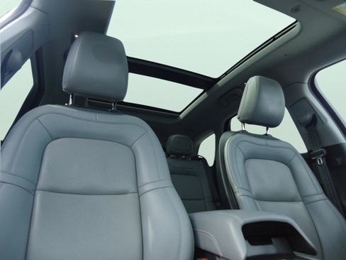 Used 2022 Lincoln Corsair AWD w/ Premium Package image 27