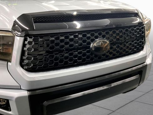 Used 2018 Toyota Tundra SR5 w/ TRD Off Road Package AWD/4WD image 29