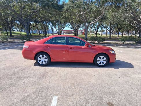 Used 2011 Toyota Camry LE image 7