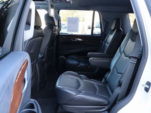 Used 2019 Cadillac Escalade Premium Luxury image 11