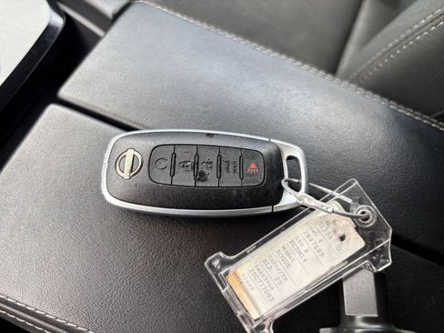 Used 2025 Nissan Rogue SV AWD/4WD image 21