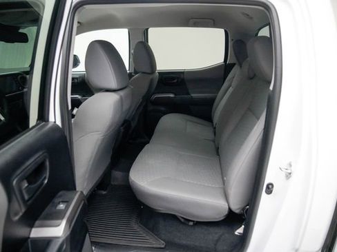 Used 2022 Toyota Tacoma SR5 AWD/4WD image 25