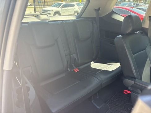 Used 2018 Volkswagen Atlas SEL w/ R-Line Package image 8