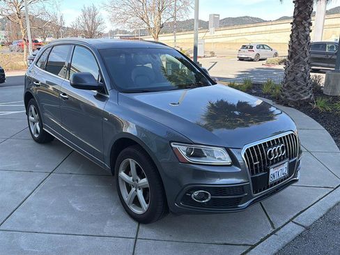 Used 2017 Audi Q5 2.0T Premium Plus w/ Technology Package image 4