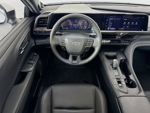 Used 2023 Toyota Crown AWD/4WD image 26