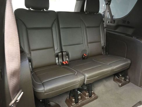 Used 2022 GMC Yukon XL Denali w/ Denali Premium Package image 30