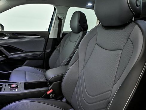 New 2026 Volkswagen Tiguan SE image 7