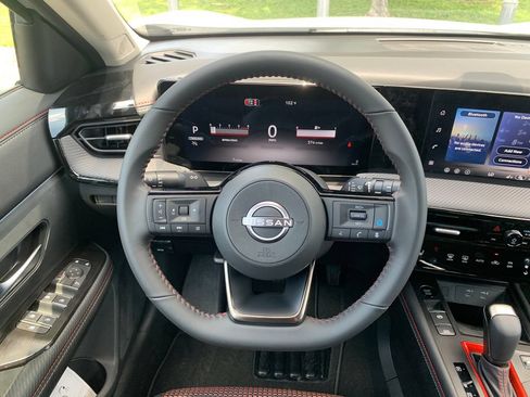 New 2026 Nissan Kicks SR w/ Cold Weather Package FWD image 8