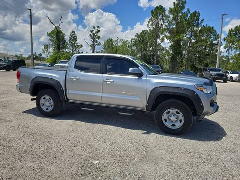 Used 2023 Toyota Tacoma SR5 RWD image 2