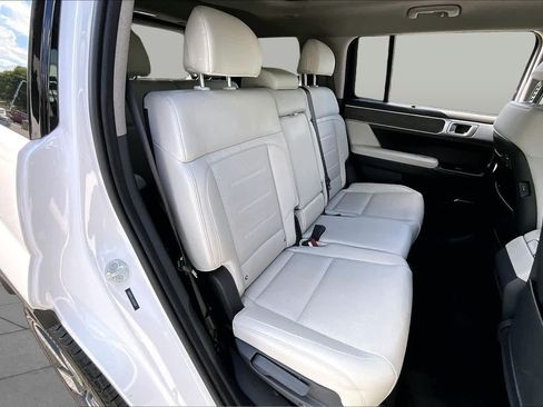 Used 2025 Hyundai Santa Fe Limited AWD/4WD image 21