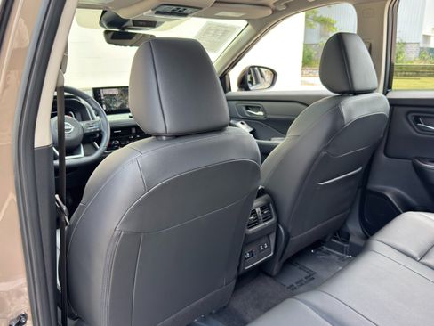 Used 2024 Nissan Rogue SL w/ SL Premium Package FWD image 36