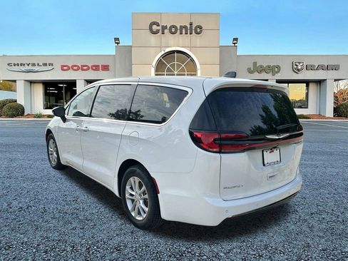 New 2026 Chrysler Pacifica Select FWD image 5