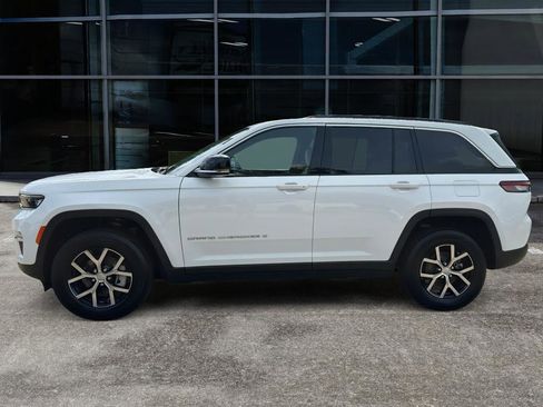 Used 2025 Jeep Grand Cherokee Limited RWD image 4