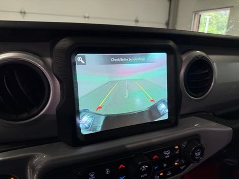 Used 2022 Jeep Gladiator Sport AWD/4WD image 19