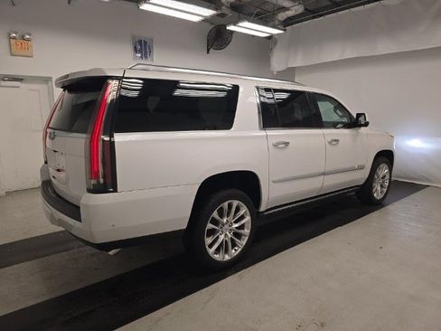Used 2020 Cadillac Escalade ESV Premium Luxury image 4