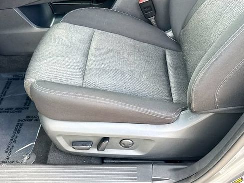 Used 2024 Nissan Rogue SV FWD image 18