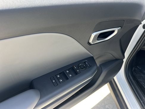 New 2025 Kia K4 LXS image 16