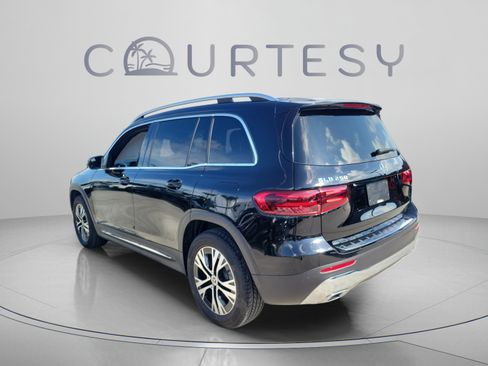 Used 2026 Mercedes-Benz GLB 250 image 2