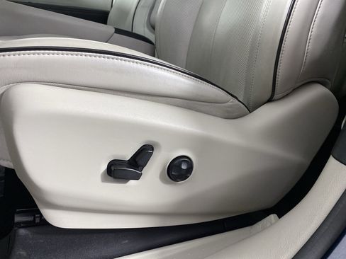 Used 2021 Chrysler Pacifica Limited w/ Uconnect Theater Family Group AWD/4WD image 18