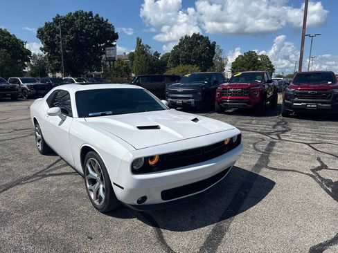 Used 2015 Dodge Challenger SXT Plus RWD image 1