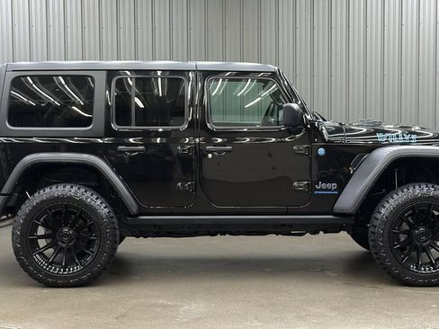 Used 2024 Jeep Wrangler Unlimited AWD/4WD image 6