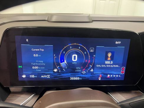 Used 2025 Chevrolet Suburban LT image 44