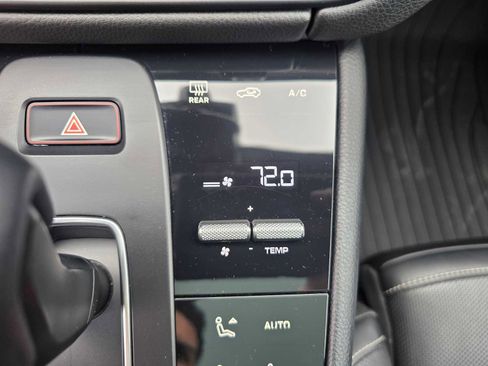 Used 2022 Porsche Macan image 27