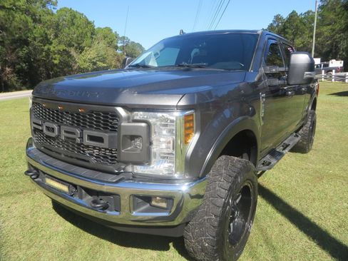 Used 2019 Ford F250 Lariat w/ Lariat Value Package image 2