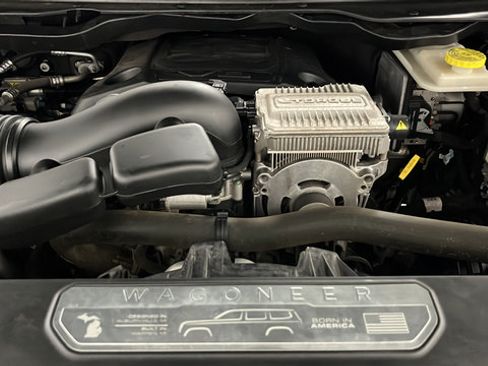 Used 2022 Jeep Wagoneer Series III AWD/4WD image 27