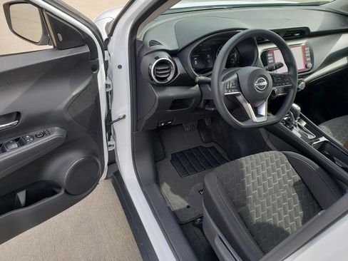 Used 2023 Nissan Kicks SV image 16