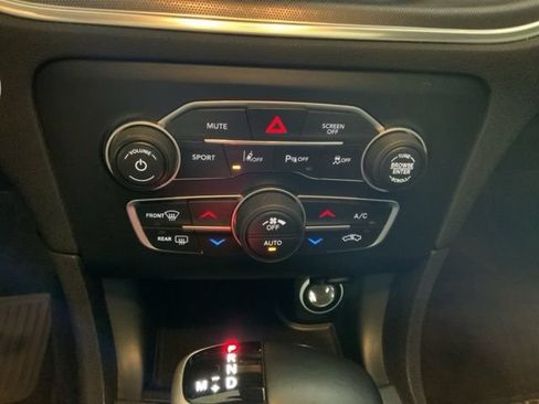 Used 2017 Dodge Charger R/T w/ Premium Group RWD image 18
