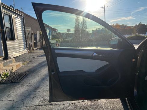 Used 2015 Volkswagen Jetta TDI S image 12