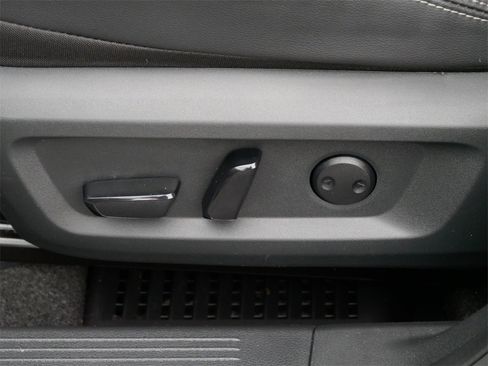 Used 2023 Nissan Rogue SL image 15